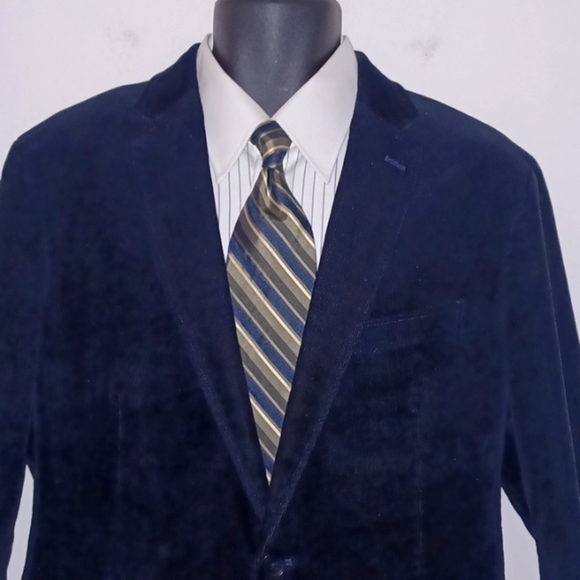 𝅺jos. A. BANK Striped Silk Necktie - Picture 2 of 5